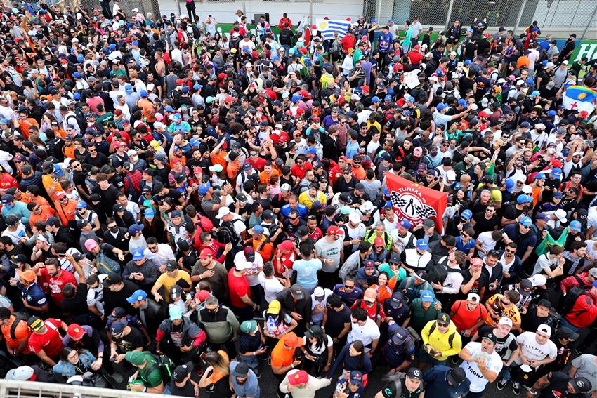 Suzuka fans in a crowd